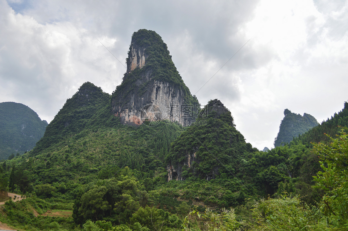 云南昆明石林光景区 壮美喀斯特意貌惊艳大众(图1)