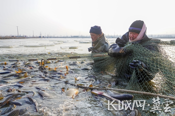 张柱带队调研荒原化归纳防治办事时夸大 顽固打好塔克拉玛交战壁边沿阻击战(图1)